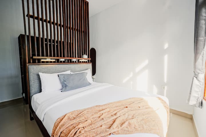 Bedroom 1 image 3